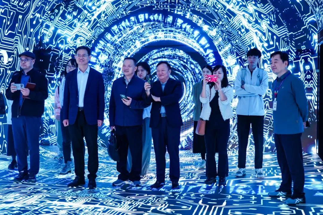 2024120602 国家广电总局发展研究中心一行赴太阳成集团tyc122cc励丰文化调研指导