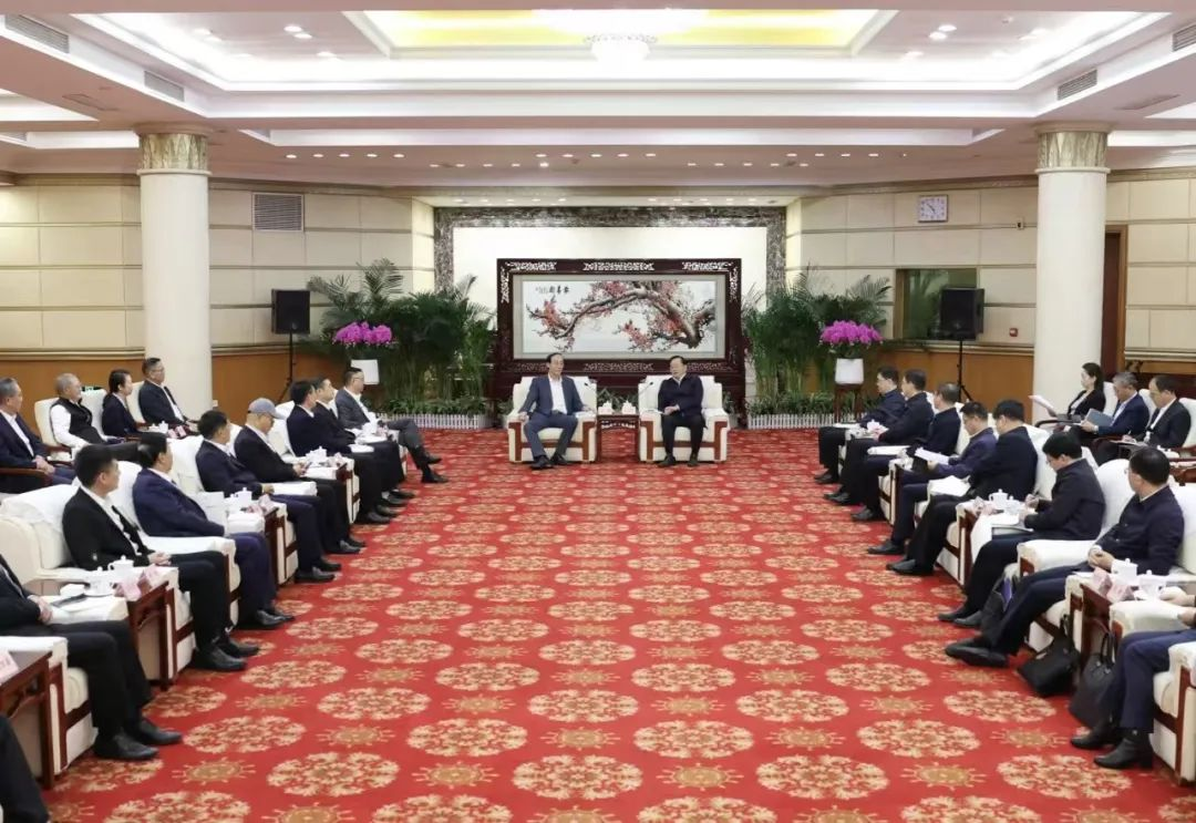 太阳成集团tyc122cc集团董事长李军受邀出席华中科技大学第十六届企业家论坛，并发表演讲