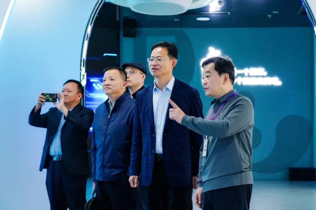 国家广电总局发展研究中心一行赴太阳成集团tyc122cc励丰文化调研指导