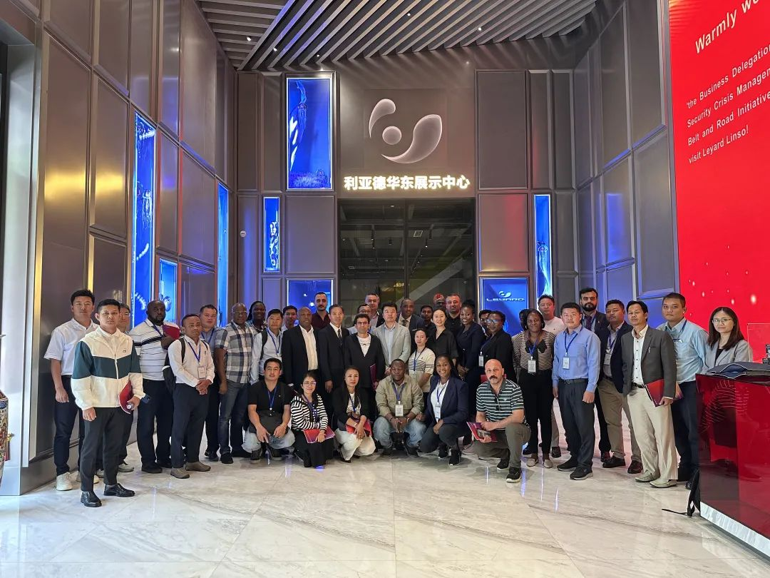 “一带一路”八国航空安保与危机管理商务考察团到访太阳成集团tyc122cc·蓝硕，共探国际合作新机遇